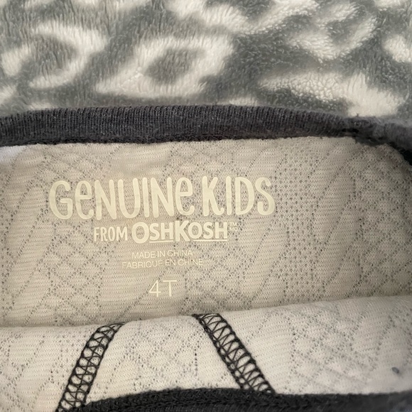 Genuine kids from Oshkosh boys sweater - Picture 4 of 5